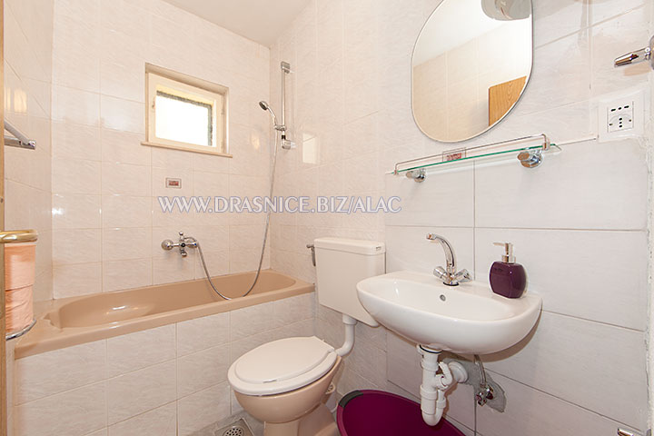 Drašnice, apartments Ala - bathroom