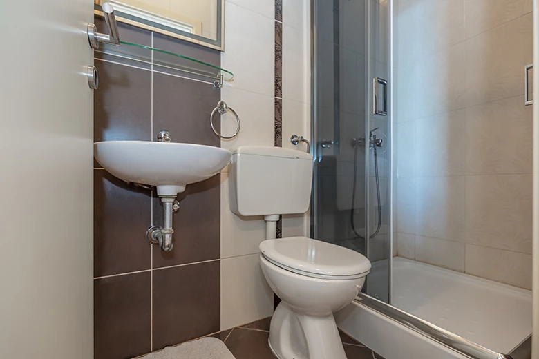 bathroom - apartments Gudelj, Drašnice