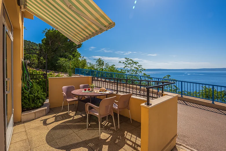 terrace with sea view - apartments Gudelj, Drašnice