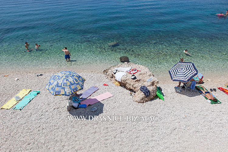 Drašnice - natural pebble beach, clear sea